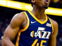 开云官网-墨西哥男篮鏖战热火，萨姆·米切尔送出助攻的简单介绍