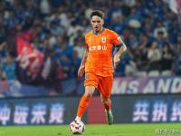 开云体育APP下载-比赛中出现争议判罚，裁判决定遭到质疑