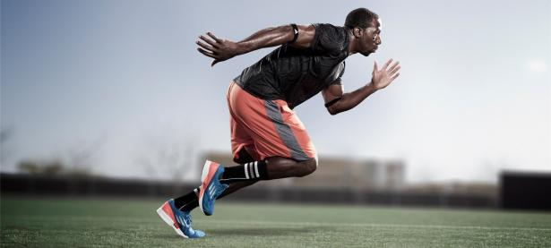 开云体育-引擎轰鸣下的历史性时刻，法拉利强势碾压哈斯，汉密尔顿再创传奇纪录