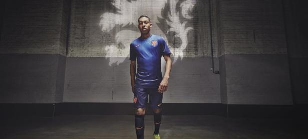 开云体育中国-新王加冕，阿尔卡拉斯联合杯力克法网群雄，展现统治级全场掌控力