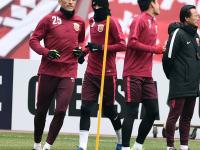 开云体育app-球队训练备战：上港集中精力备战与广州恒大交锋的简单介绍