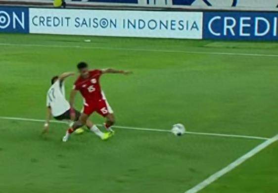 比赛中发生裁判失误争议，广播现场热议