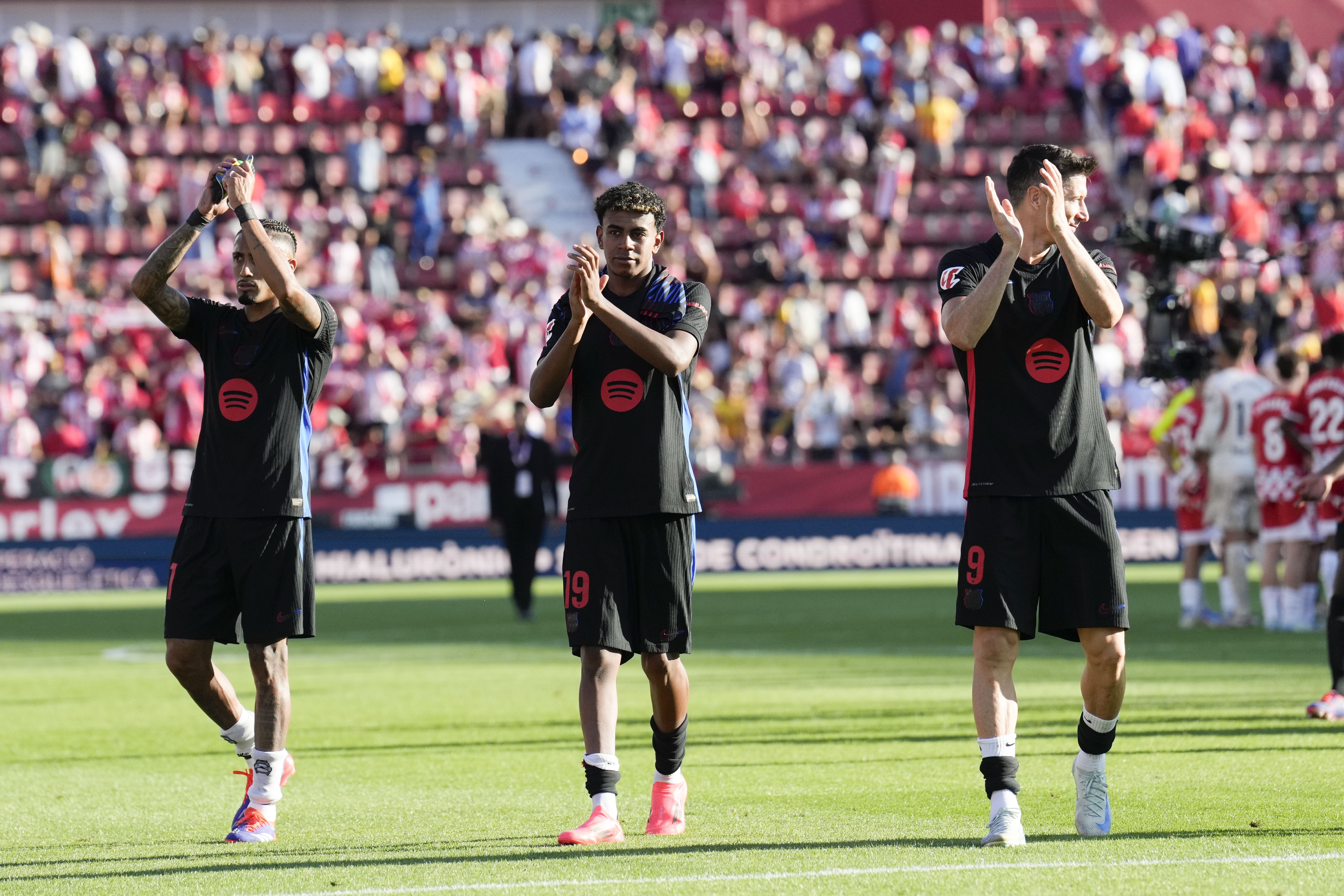 包含欧冠赛场再次掀起狂潮：英格兰队卫冕冠军的词条