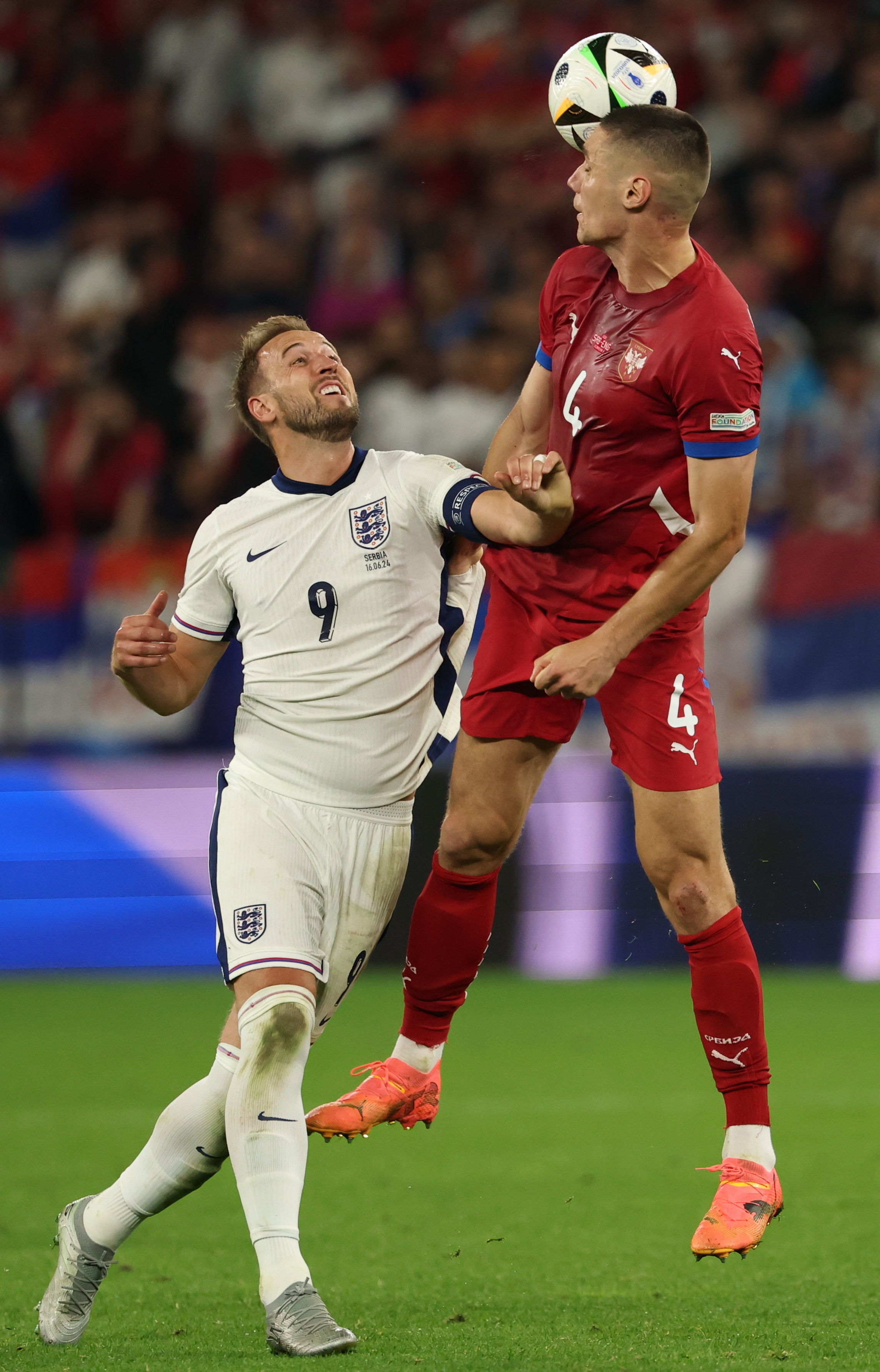 欧洲足球赛事不断精彩,塞尔维亚队走出低谷 欧洲足球赛事不断精彩,塞尔维亚队走出低谷