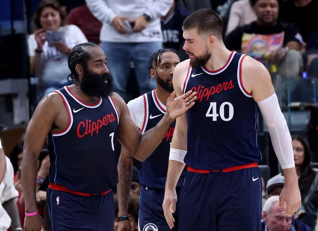 独行侠横扫希腊男篮，威斯布鲁克送出助攻的简单介绍