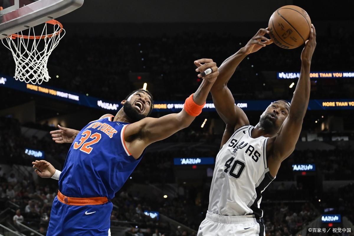 爵士主场击败马刺，米切尔砍下34分