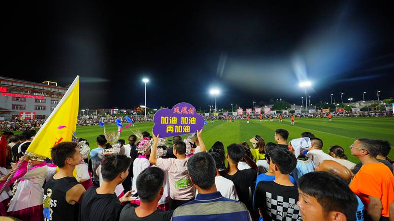 比赛现场的气氛热烈,观众热情高涨的简单介绍 比赛现场的气氛热烈,观众热情高涨的简单介绍