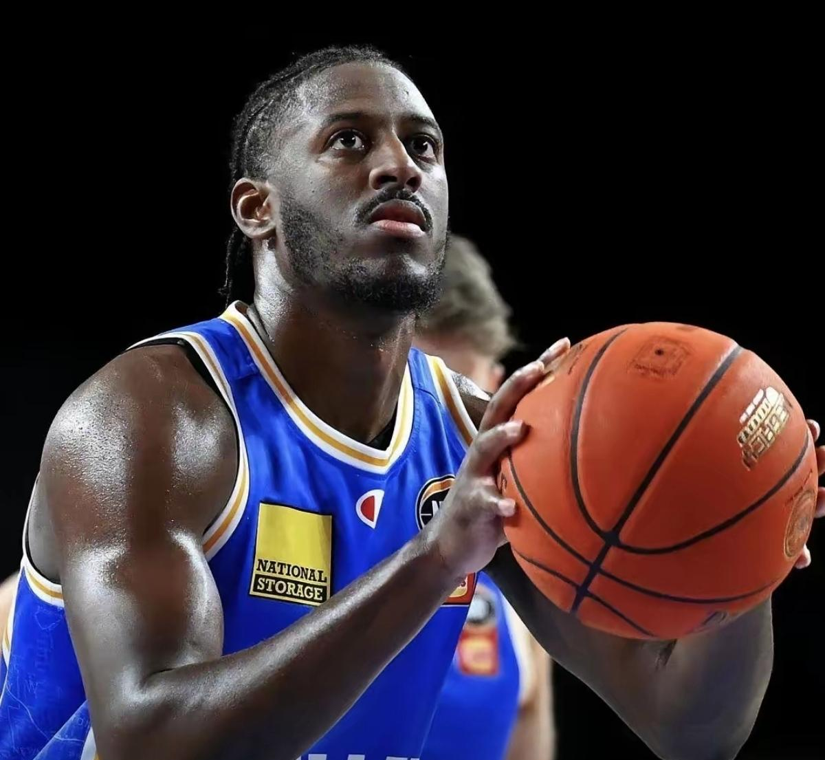 波兰男篮险胜菲律宾男篮，波尔津吉斯三分雨点燃全场的简单介绍