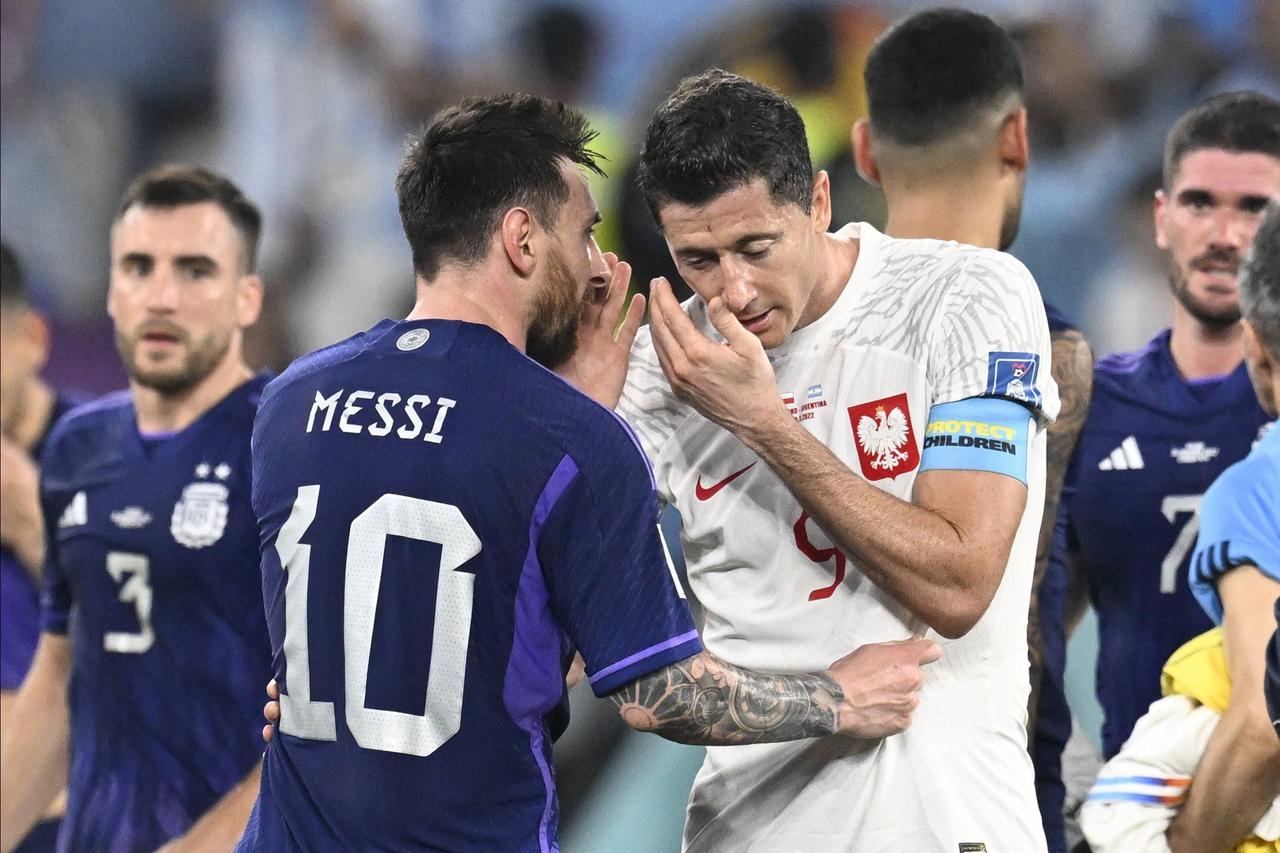 包含阿根廷中场传控术获赞，被誉为新一代核心的词条