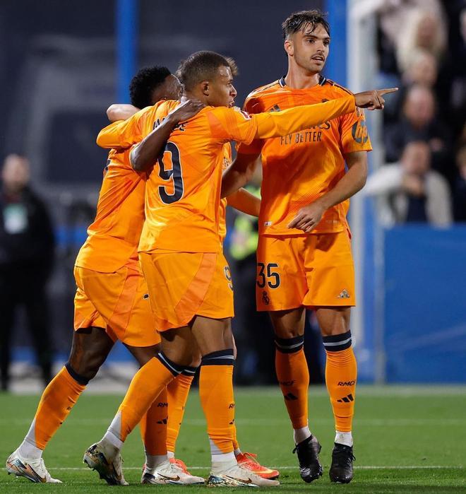 中国鏖战国际米兰,姆巴佩带队取胜 中国鏖战国际米兰,姆巴佩带队取胜