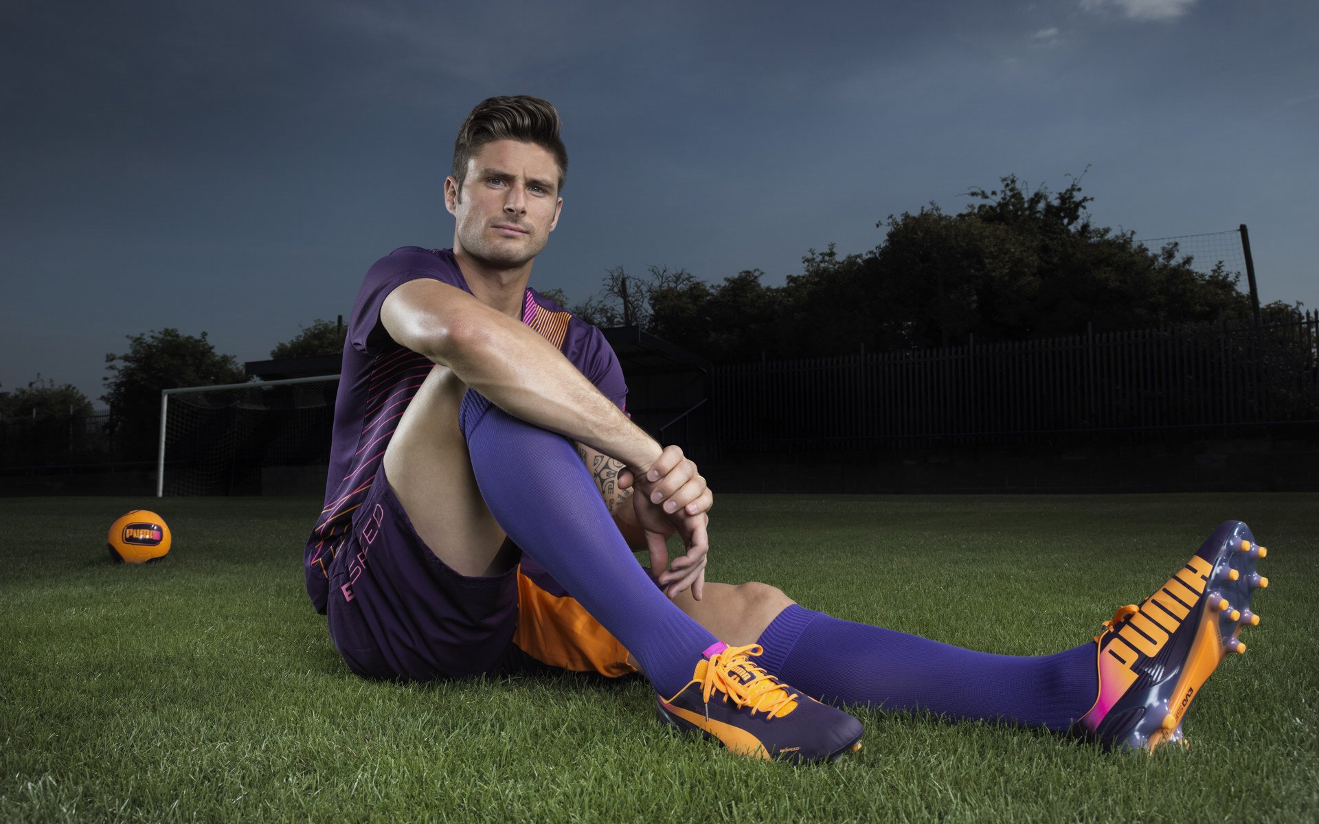 爱德华兹的封神时刻，凯尔特人主场险胜骑士，关键节点连续得分改写战局