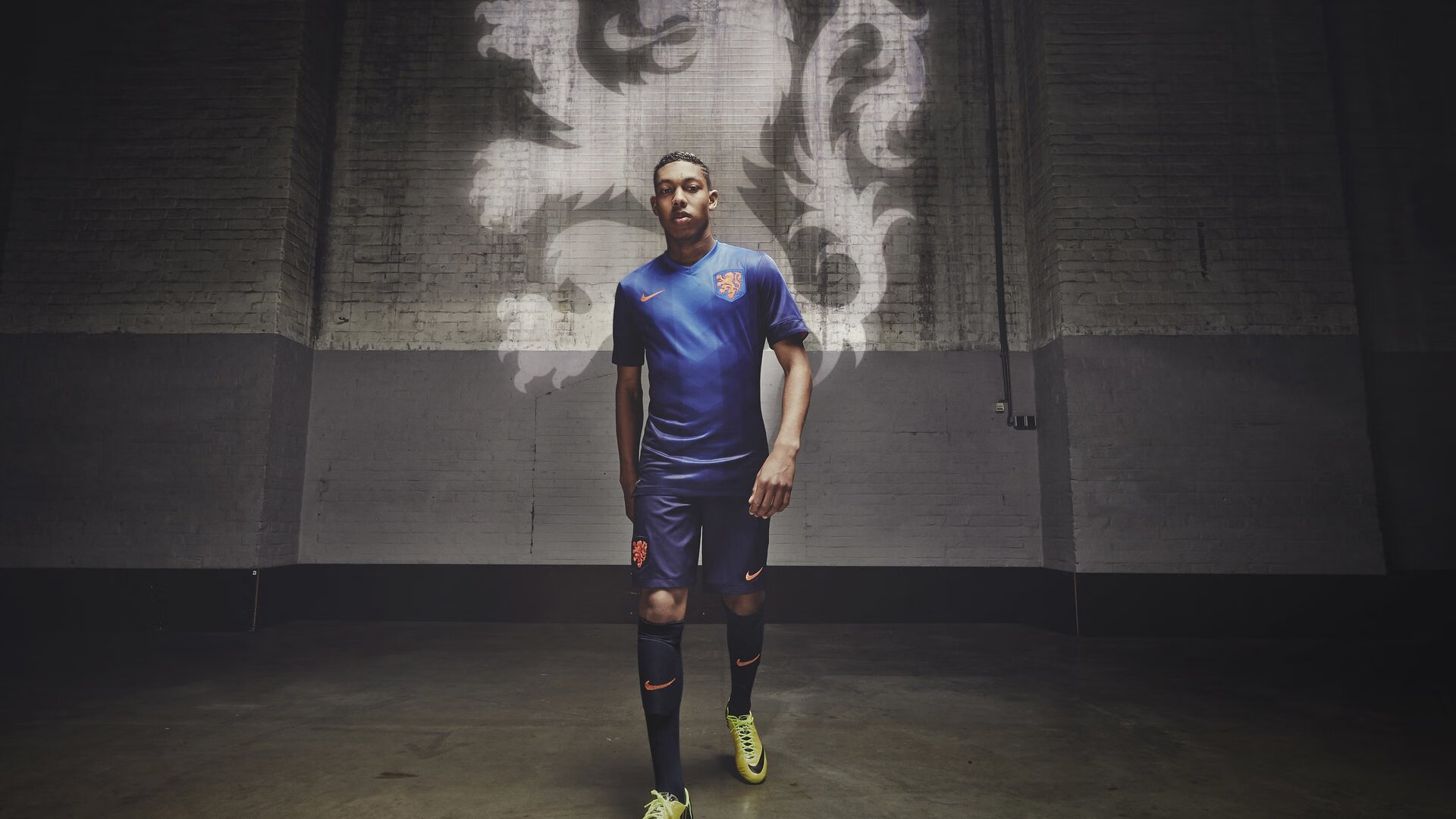 新王加冕，阿尔卡拉斯联合杯力克法网群雄，展现统治级全场掌控力